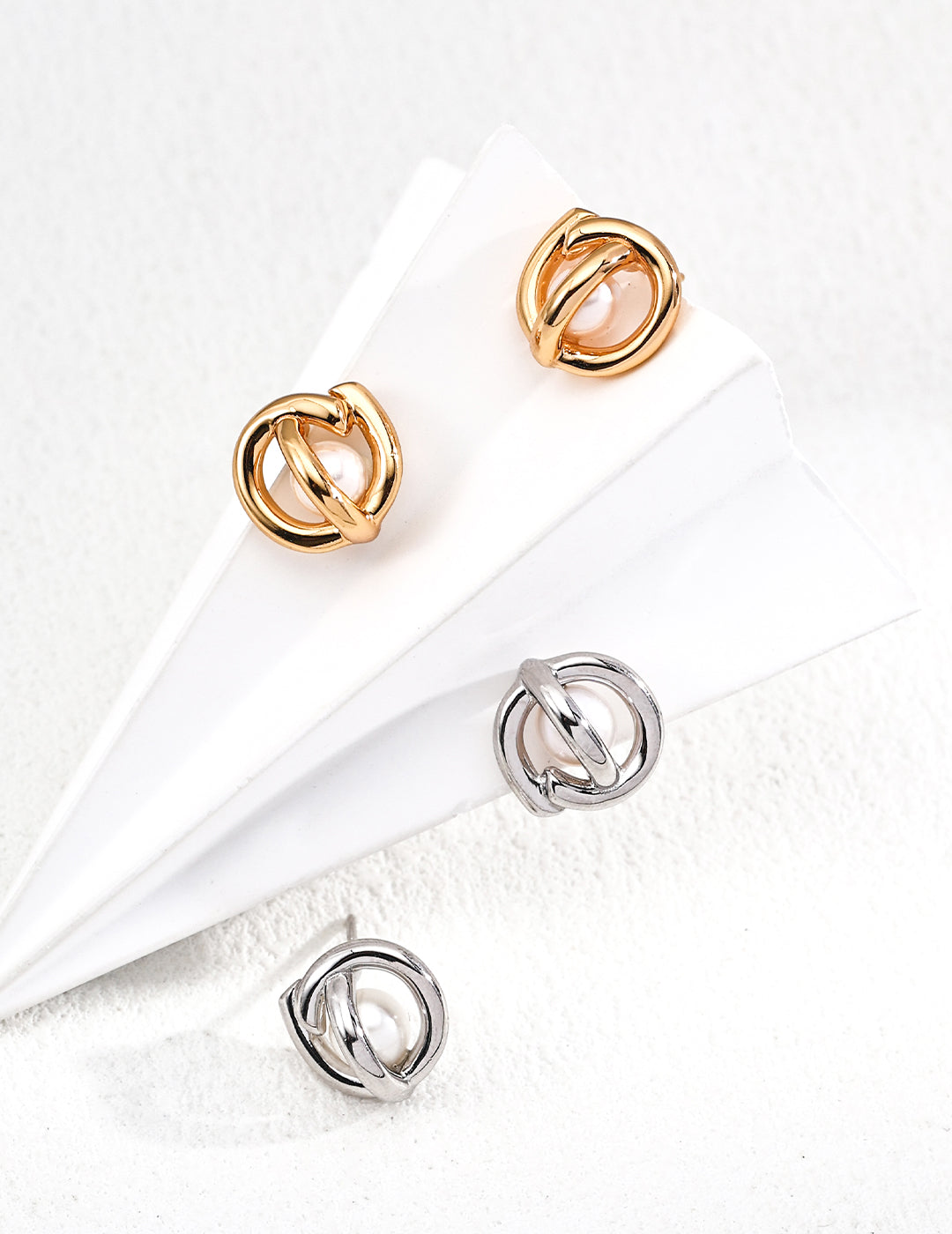 Interlocking Circle Pearl Stud Earrings (Vintage Gold-Tone & Platinum-Tone)