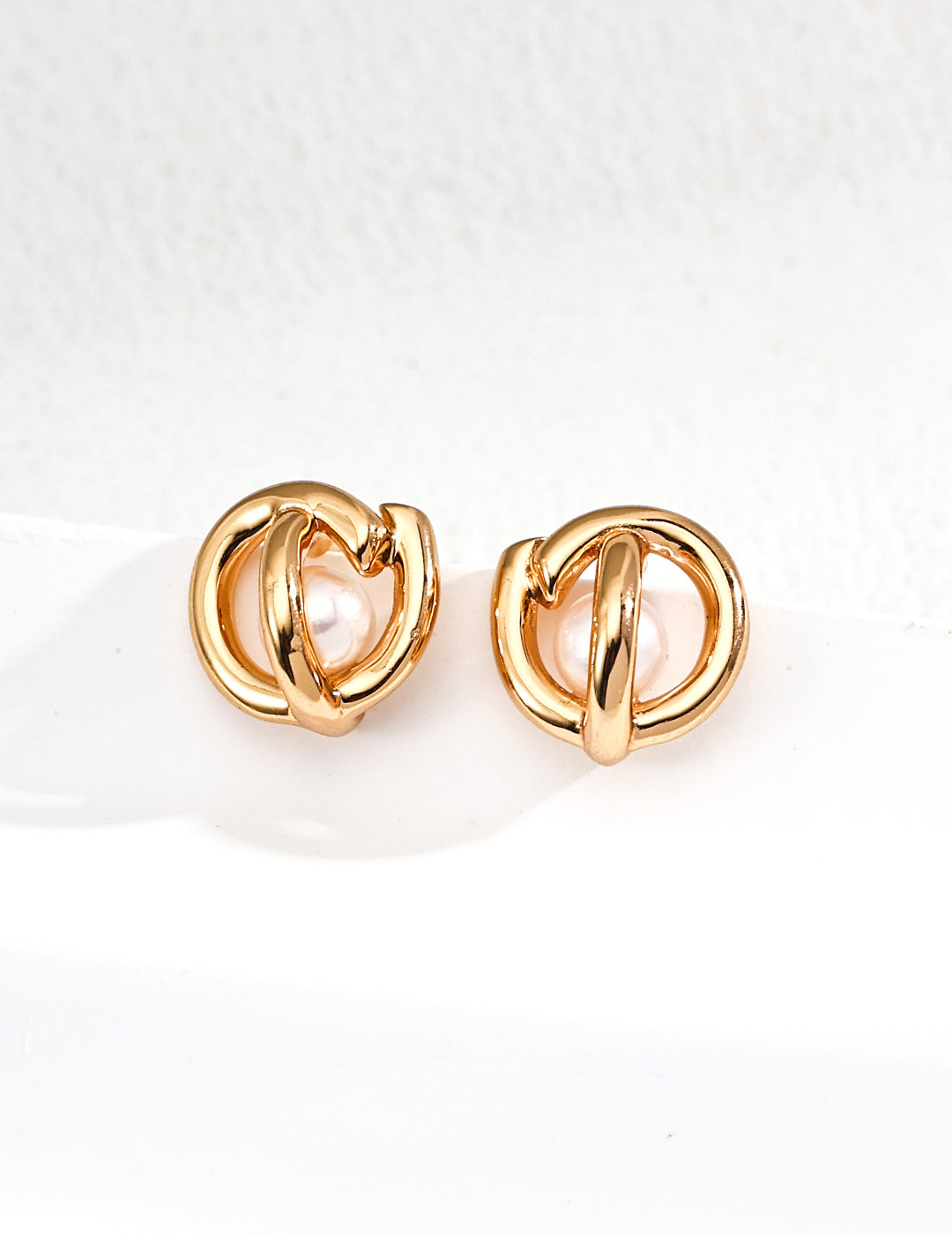 Interlocking Circle Pearl Stud Earrings (Vintage Gold-Tone & Platinum-Tone)