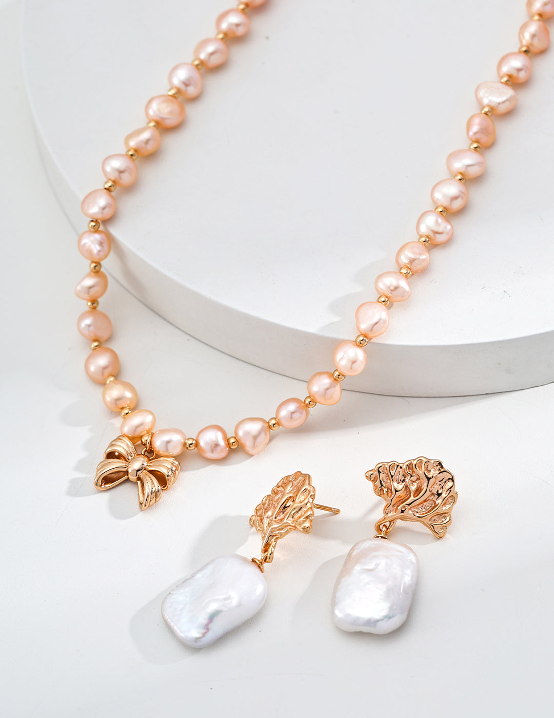 Vintage Gold-Tone Natural Pink Pearl Necklace with Bow Charm