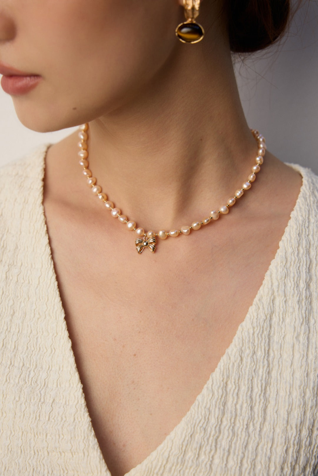 Vintage Gold-Tone Natural Pink Pearl Necklace with Bow Charm